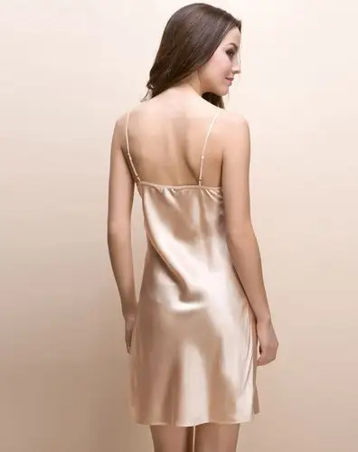 女藕粉色真丝蝴蝶绣蕾丝拼接袍套