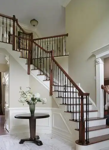 楼梯扶手价格一般是多少楼梯扶手材质有哪些