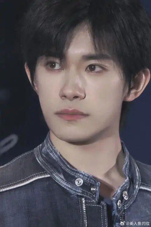 绝美湿漉漉的眼睛#易烊千玺