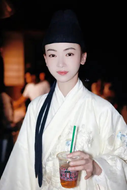 吴谨言墨雨云间