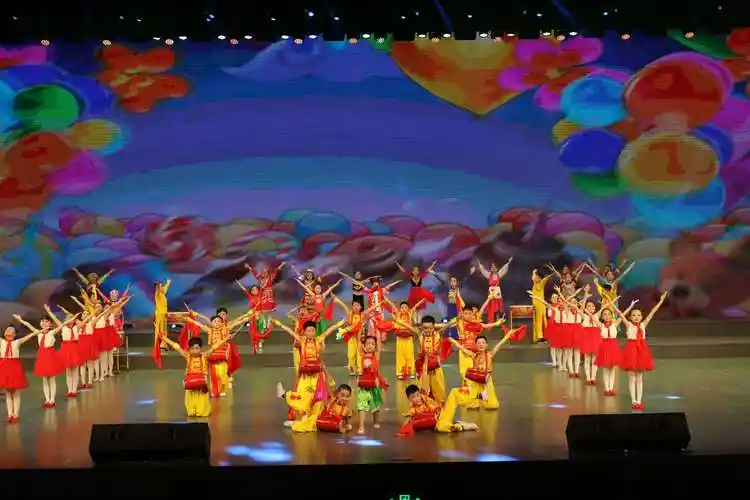 心向未来"墟沟小学教育集团六一儿童节庆祝活动 写美篇  作为合唱表演