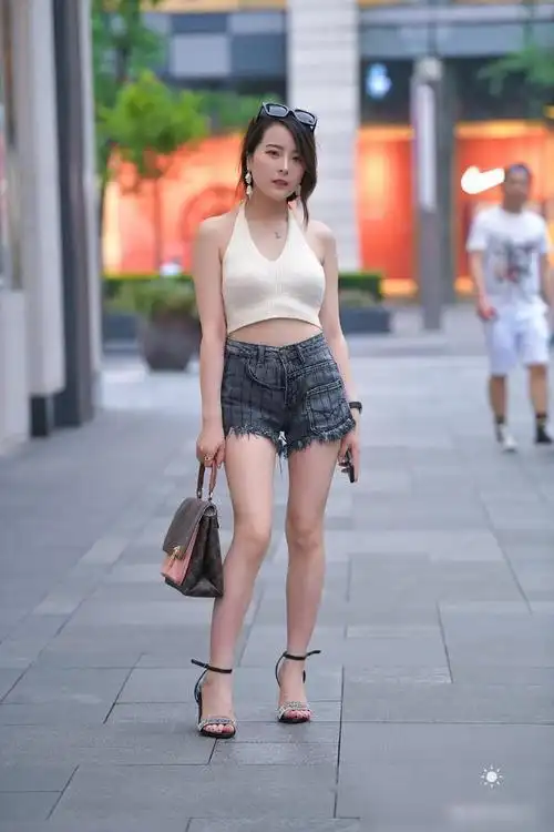 所以说,如果有矮个子女人喜欢你,那么就赶快娶了吧!千万别犹豫!