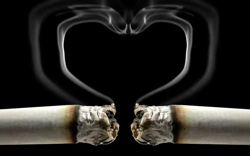 燃烧的香烟壁纸