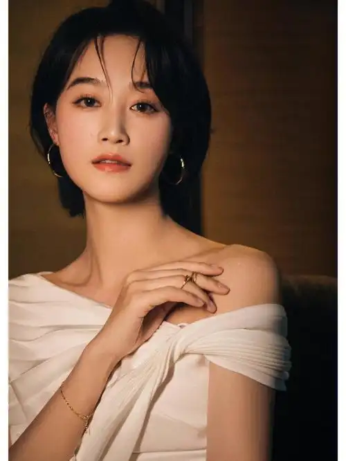 蓝盈莹浪漫闪耀噢噢啼嘀