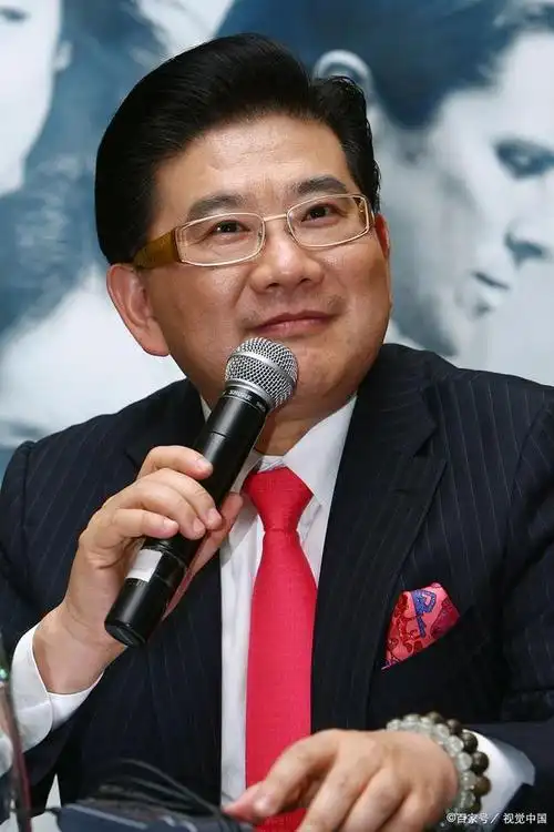 九转大肠受害者,"上海第一主持人",揭晓曹可凡不为人知的一面