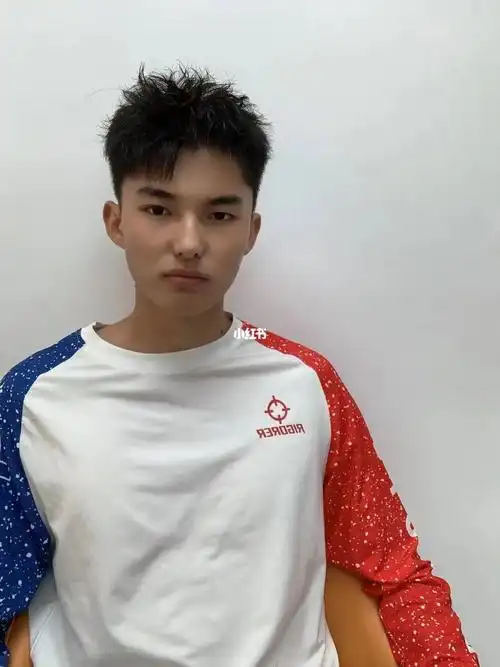 泰安最火男士三七摩根烫