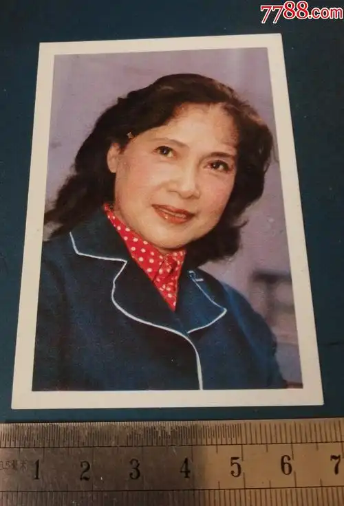 电影演员秦怡背面歌曲何时亲人能团聚