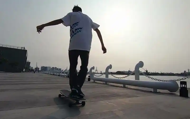 男生玩长板也是超级帅气的