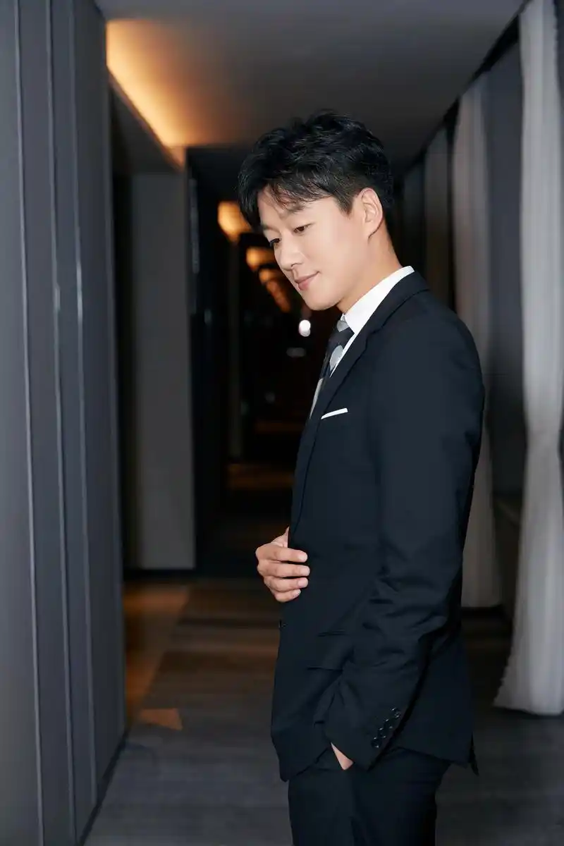 佟大为携新作电视剧《奔腾年代》出席优秀电视剧百日展播活动,高歌一