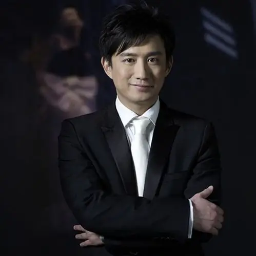 姓"黄"的五位最帅男星,黄晓明第五,黄轩第三,第一多才多艺