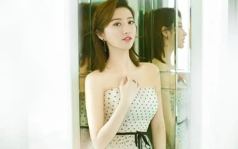 桌面壁纸 美女 女星模特 > 景甜甜美照壁纸显示:√欣赏模式   全屏