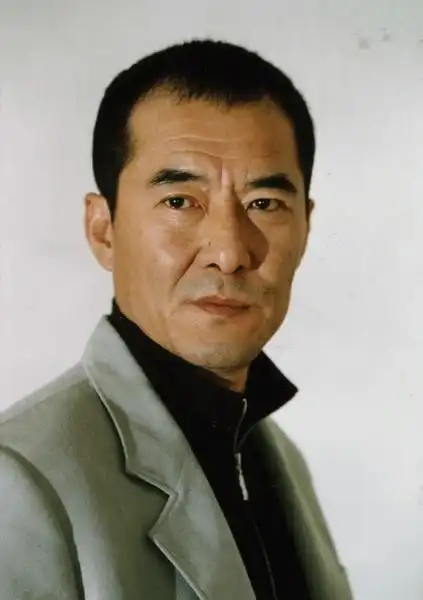 老戏骨王庆祥变身网瘾老少年与网友狂甩段子斗表情包