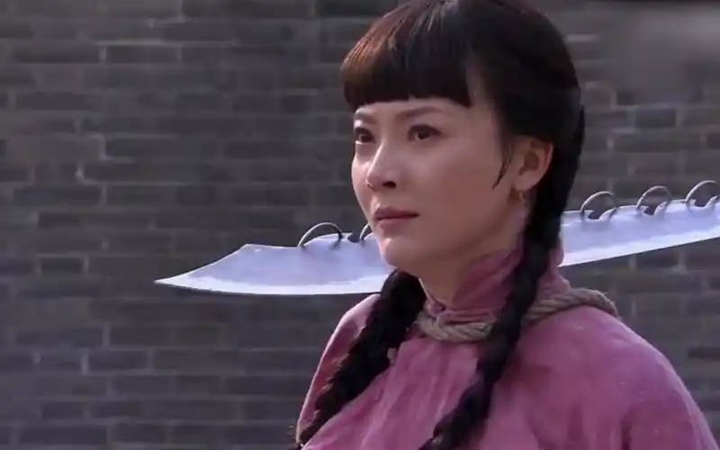 【铁梨花】ep04凤儿在刑场临危不惧为爹受刑,赵元庚看上这个丫头