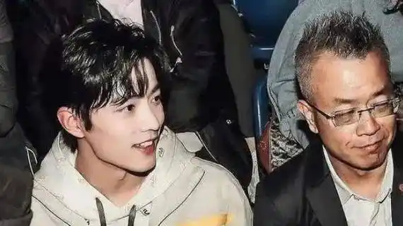 在大家的祝福下,陈格和王力威携手走进婚姻殿堂,并先后生下两个孩子