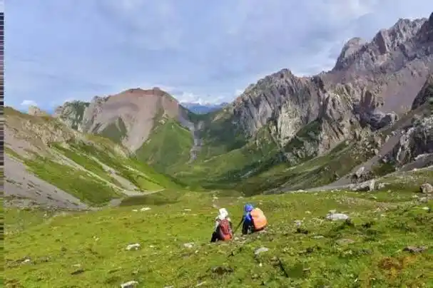 它是神奇的"香格里拉"秦岭最高峰:迭山措美峰,海拔4920米学术界,一般