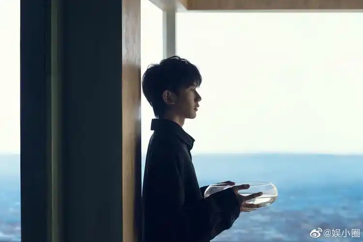 [王源][新闻]190822 王源的完美侧颜集锦 我等凡人望尘莫及--爱豆app