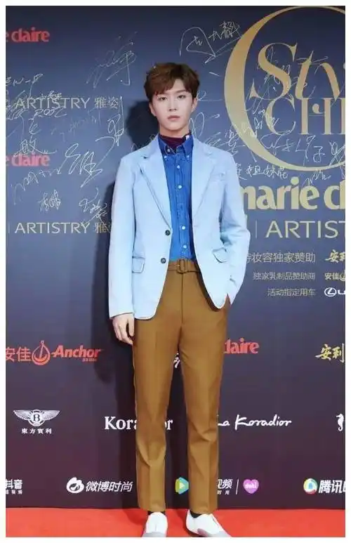 原创我没骗你范丞丞时尚感超赞白发豹纹外套都穿得洋气个性