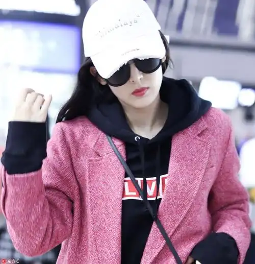 古力娜扎粉嫩现身皮肤白到发光甩臭脸这是谁惹不开心了