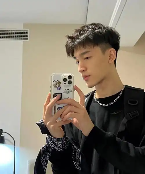 男生发型  #洛阳烫发洛阳染发洛阳剪发  #微分碎盖  #男士短发