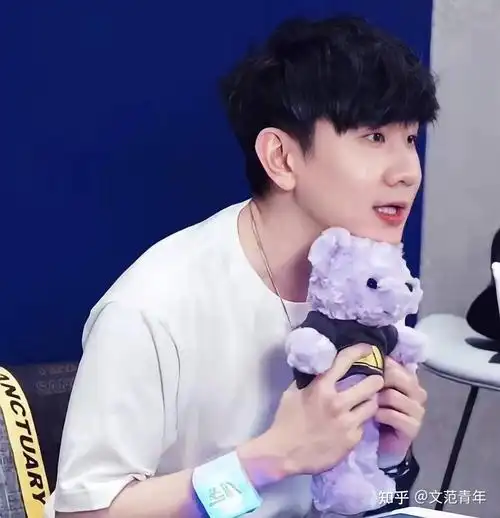 再一次拉开了关于鬼畜的争议,小破站up主长期使用林俊杰的头像制作