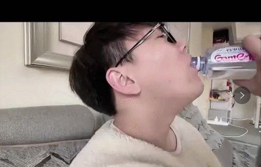 跟喉结自拍是一股什么风