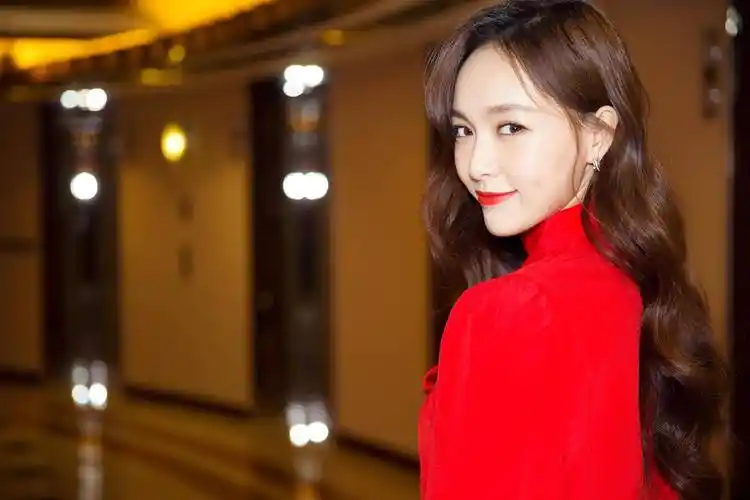 国际女星尽显风情万种,却黯然失色于40岁的唐嫣!_年龄_女人_光芒