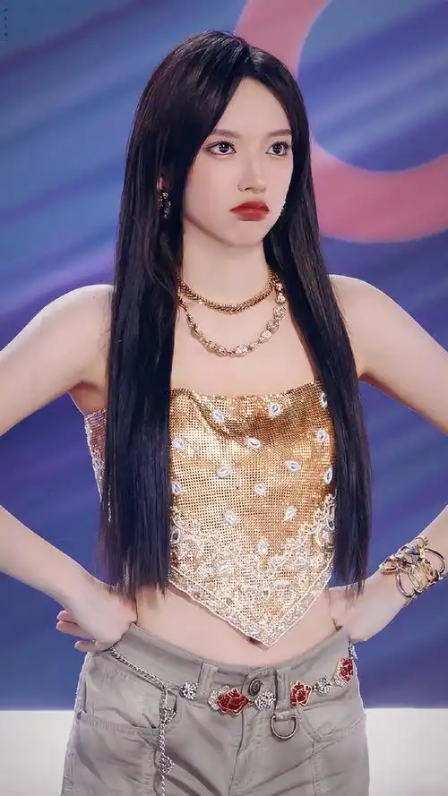 程潇金色亮片抹胸