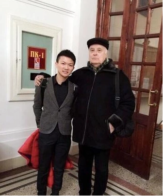 出息了!好声音虽败犹荣,周深联合国献唱惊艳四座,实力赢得尊重