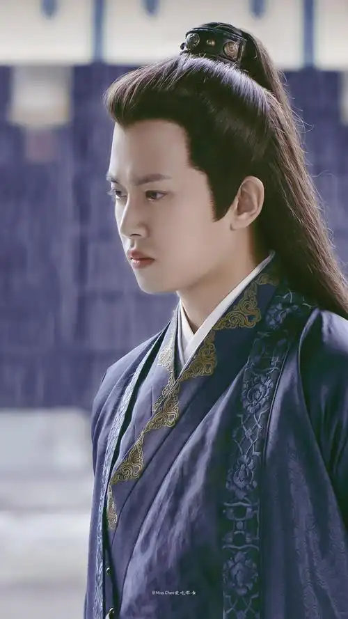 任嘉伦|锦衣之下请继续欣赏来自陆大人的完美侧颜 cr@misschen爱吃