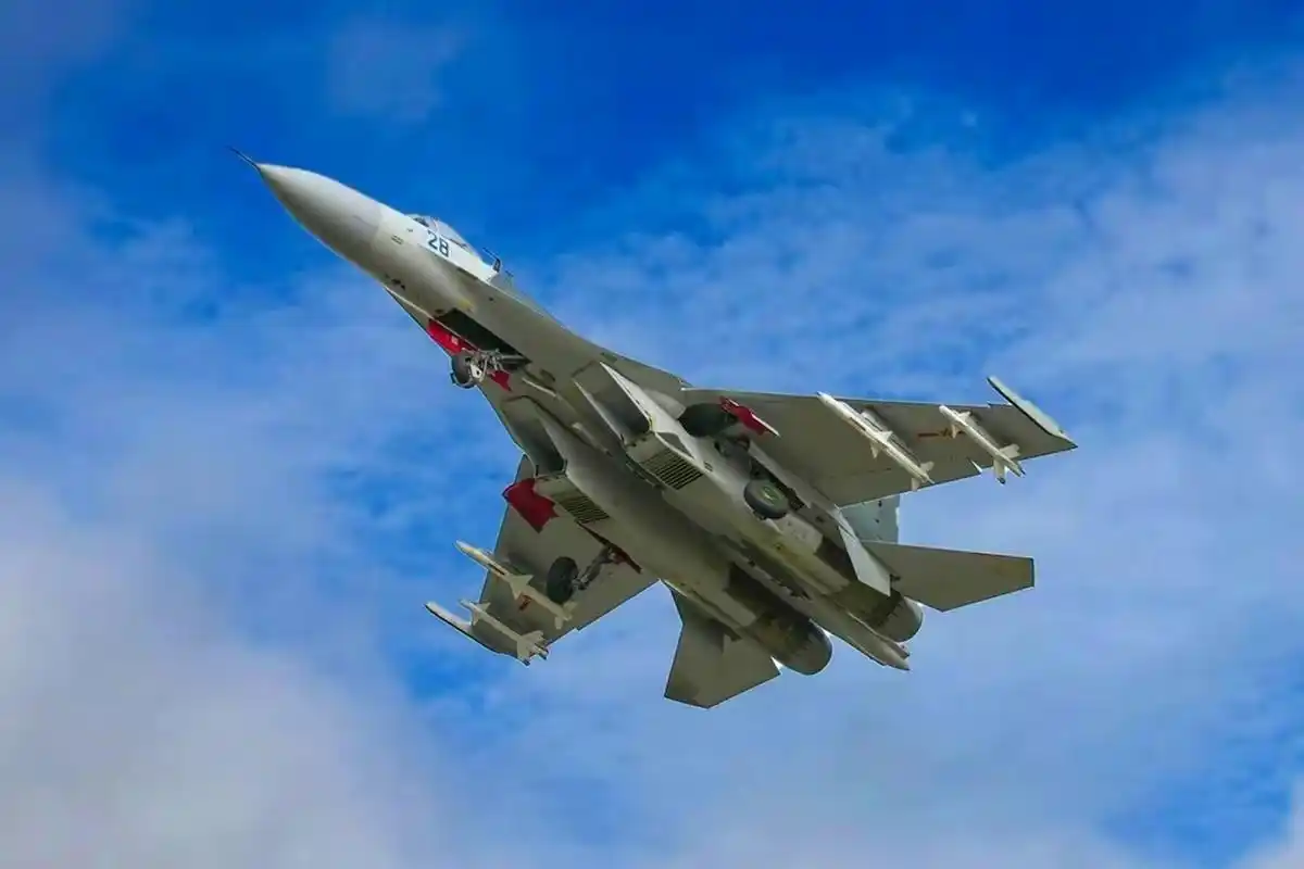 战斗力杠杠的  歼-11系列战斗机无疑是如今解放军空军重型战斗机的