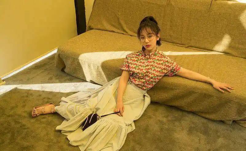 "国民闺女"杨紫,打造气质仙女风,快来学她的穿搭吧_佳佳_时尚_裙子