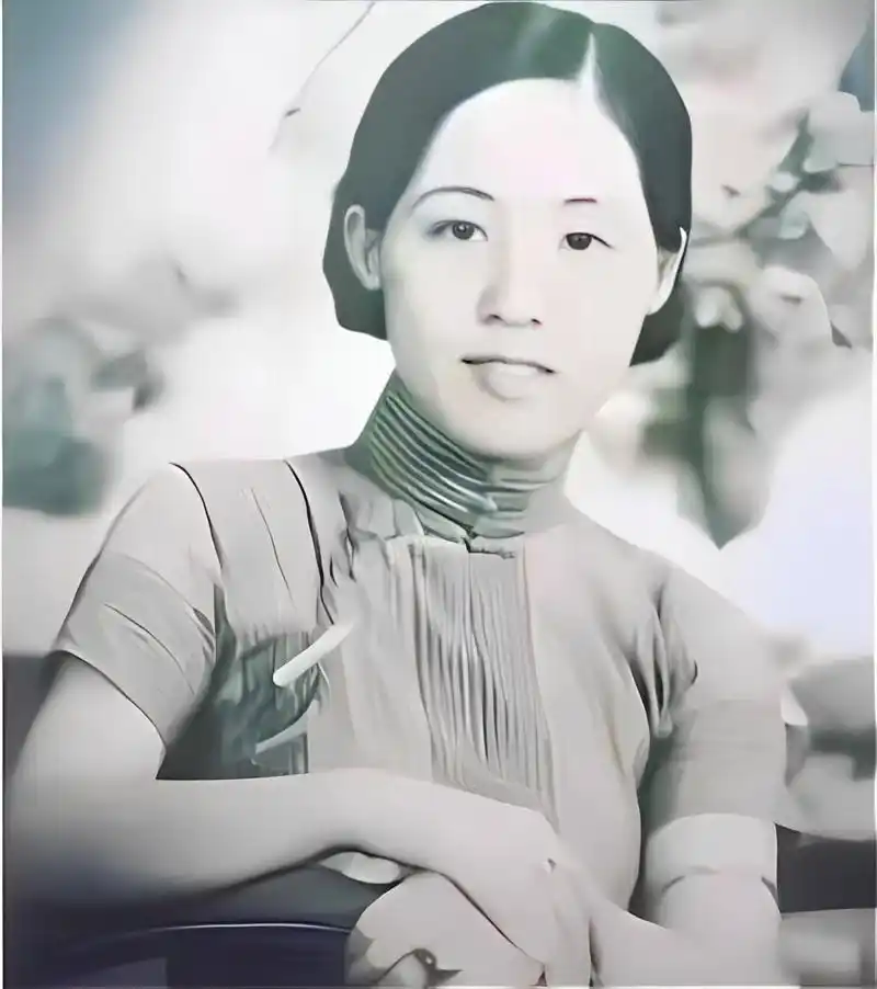 " 杜月笙在年少时娶了沈月英.