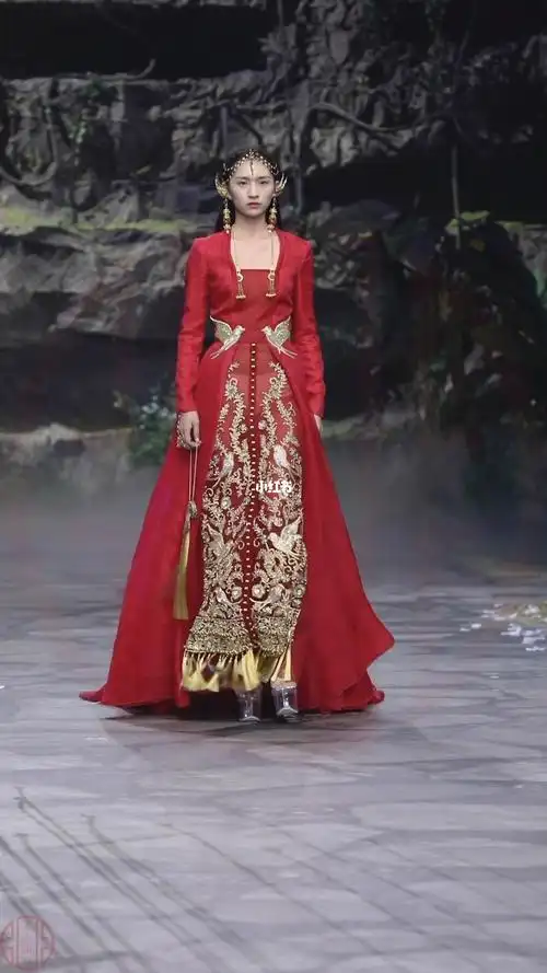 ss22中国国际时装周开幕大秀 盖娅传说·熊英_时装周_时尚_时尚其他