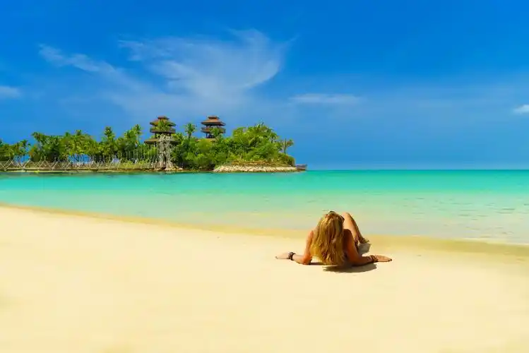 比基尼泳装图片大全-比基尼泳装高清图片下载-觅知网