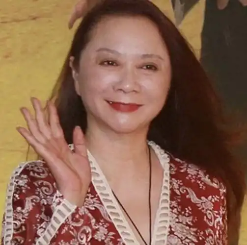 回顾著名演员蔡明从国民笑星到争议不断如今她怎样了