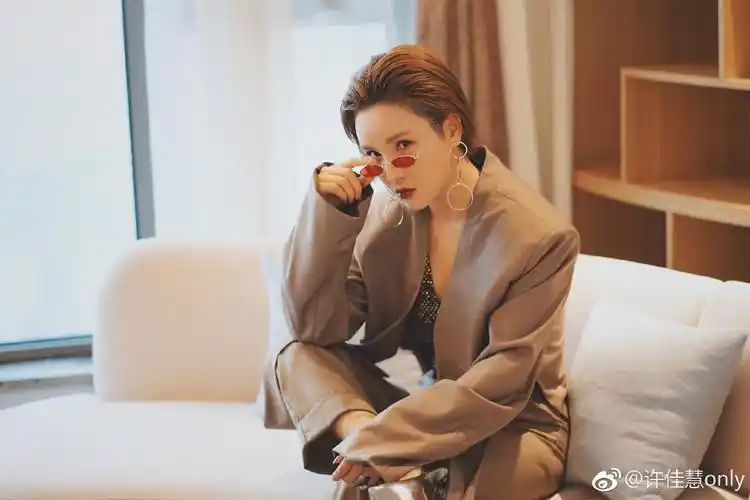 许佳慧为什么不红 她结婚了吗老公是谁