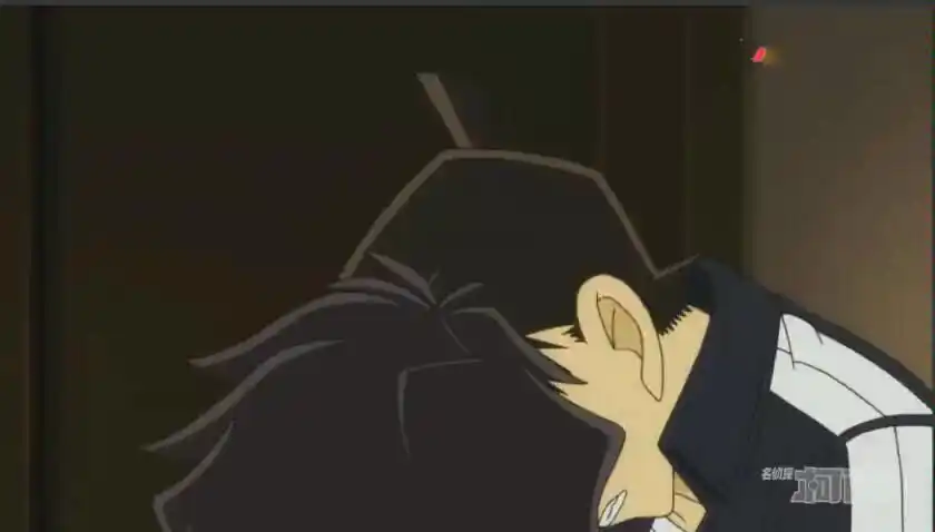 名侦探柯南普通话版:枫红的休学旅行,工藤新一药效过了一缕青烟变回