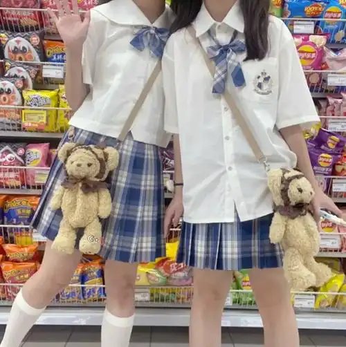 不露脸女生闺蜜头像:这个秋天奶茶分你一杯/闺蜜头像_腾讯新闻