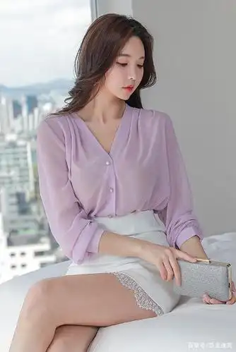 温柔似水的美丽女子,穿上裙装的样子优雅又迷人