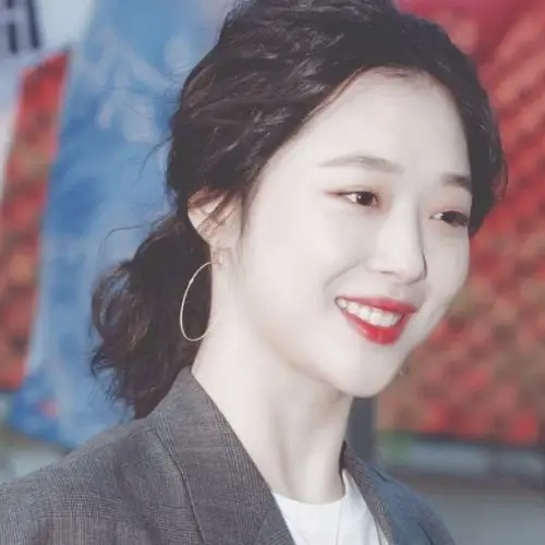 人间水蜜桃崔雪莉头像