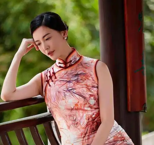 陈数的优雅感无敌了,想成为"乘风破浪的姐姐"该怎么穿?_旗袍