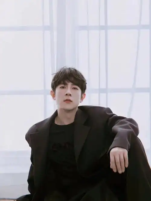 今日帅哥季肖冰