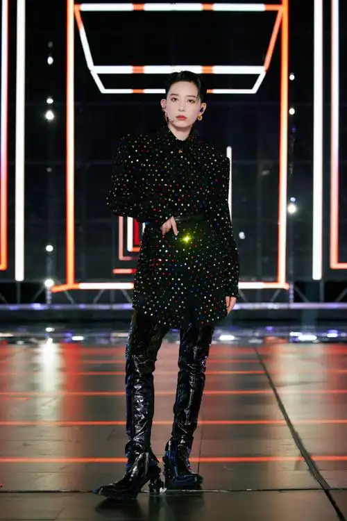 李斯丹妮卡点变装舞台