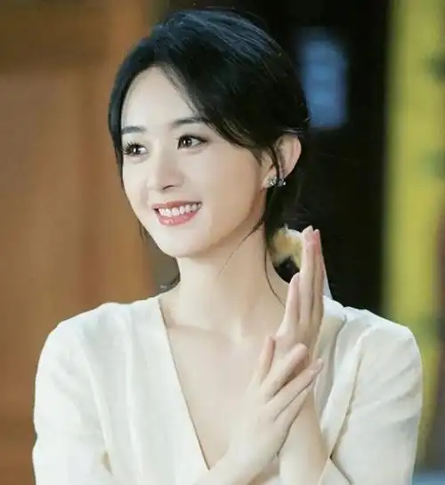 37岁的赵丽颖,又给我们上了一课:原来娱乐圈神仙友谊真的存在