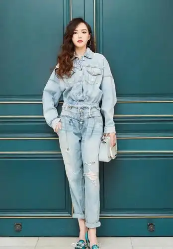 唐嫣才是真腿精红西装配短裤一双长腿抢镜御姐范十足