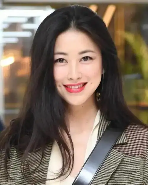 盘点出身豪门的9位女星,戴千万钻戒,无视潜规则,个个貌美多金