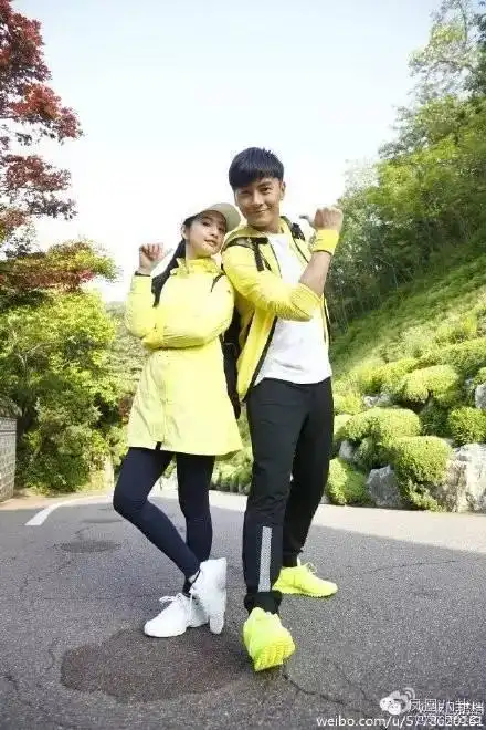 郑元畅是同性恋gay吗郑元畅老婆周开丽结婚照真的吗