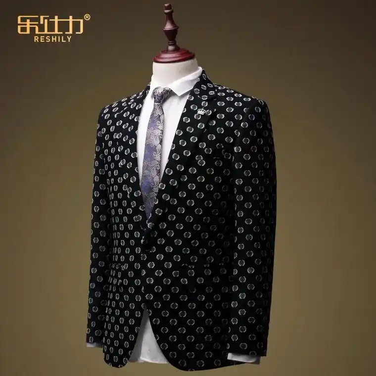 波点花纹西装外套,时尚又个性,让你在人群中脱颖而出.休闲韩版 - 抖音