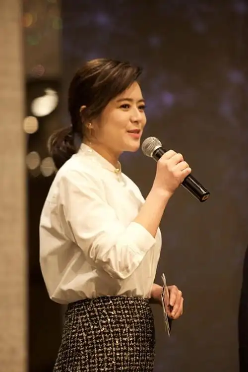 回顾陈辰嫁小2岁歌手余笛41岁高龄产子结婚11年幸福如初