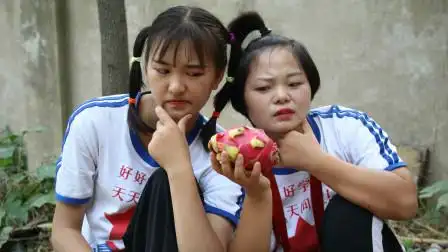 上传者:搞笑段子综合欢欢的童年:叔叔从外地带回来了杨桃,欢欢姐妹和